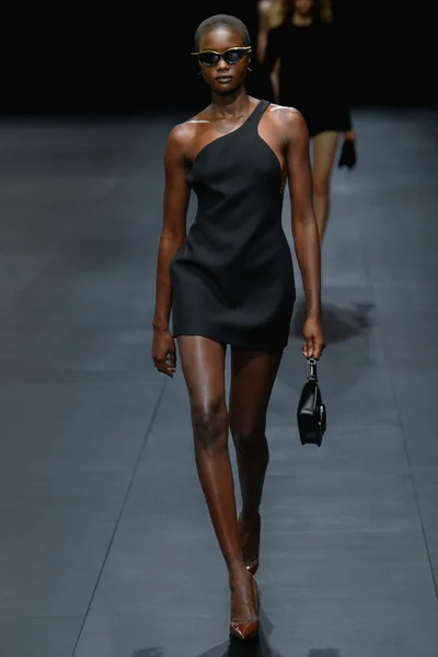 Look 10